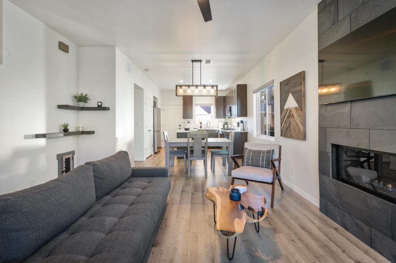 Flg Retreat - Modern Home With Mountain Views 깃대 외부 사진