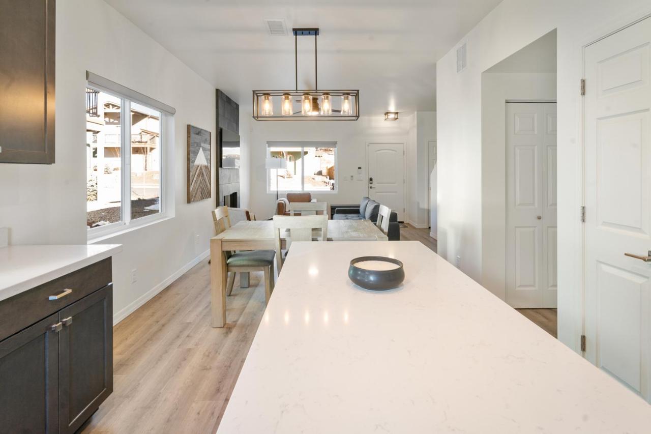 Flg Retreat - Modern Home With Mountain Views 깃대 외부 사진