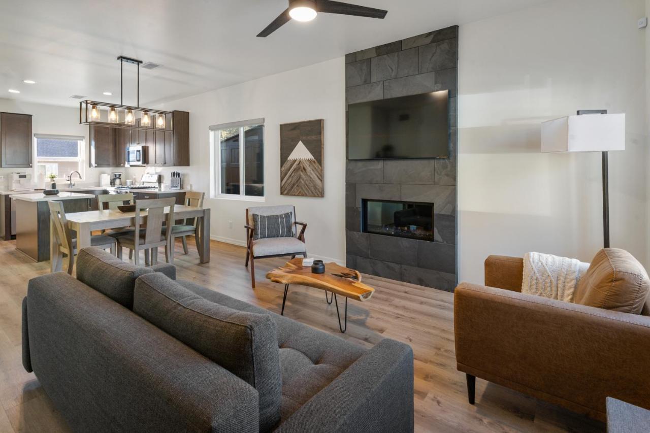 Flg Retreat - Modern Home With Mountain Views 깃대 외부 사진