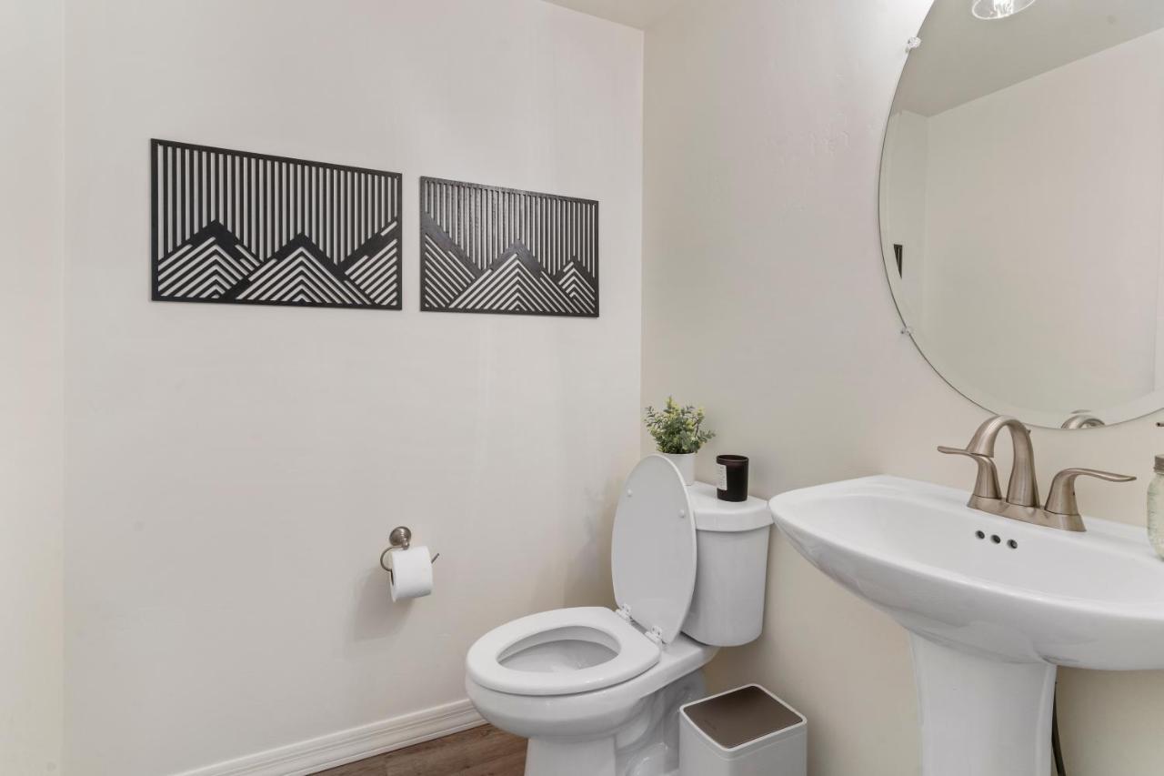Flg Retreat - Modern Home With Mountain Views 깃대 외부 사진